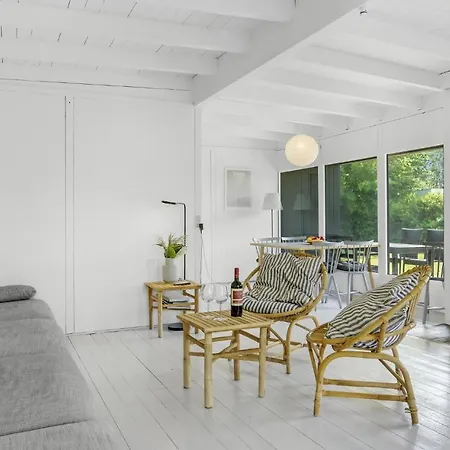 Four-bedroom In Сasa de vacaciones Tisvildeleje