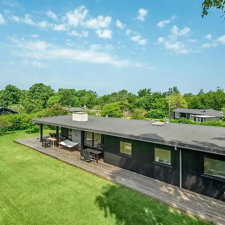 Сasa de vacaciones Four-bedroom In *